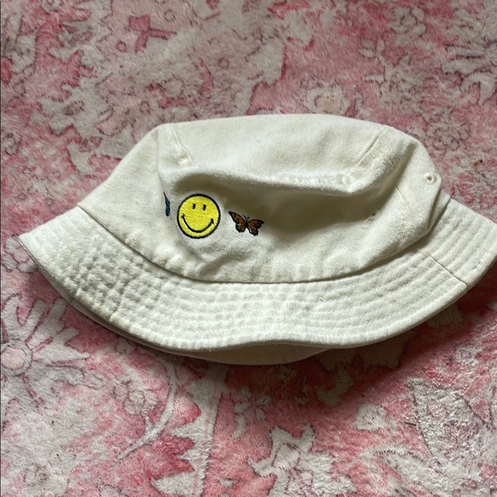Cream Bucket Hat with Smiley and Butterfly